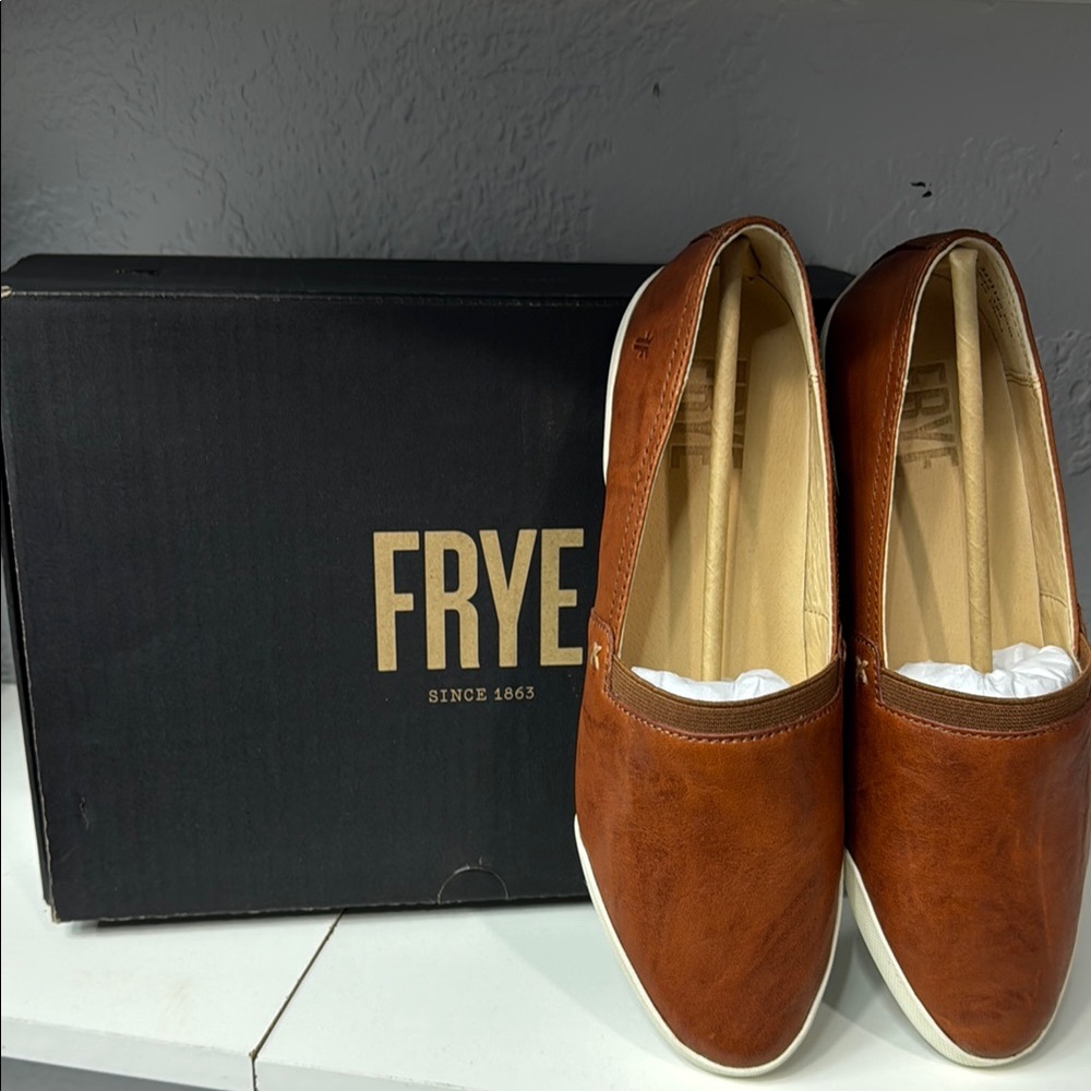 Frye Brown Loafers Classic Slip-On Design